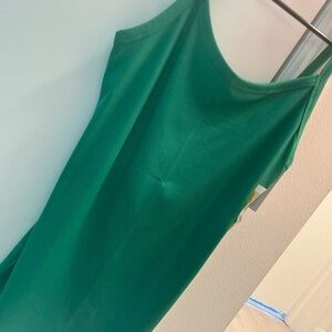 It is a green tank top no boundaries